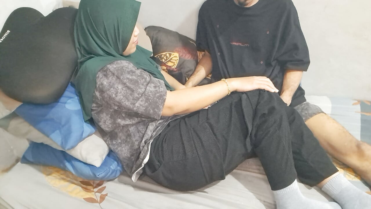 Dì dâu Hijab ở lại nhà tôi một đêm.