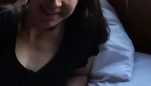 Aku beruntung banget bisa ngentot dan ngentot mulutku pagi-pagi sampai dicrot sperma hangat di kereta