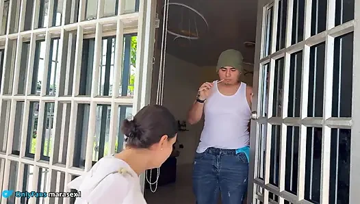 Горячая латиноамериканка удивляет, что её трахают, и остаётся без слов