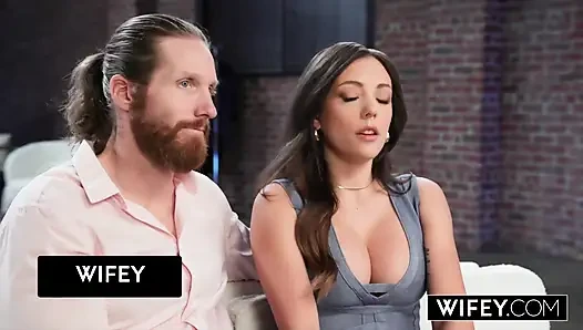 Istri mungil rebecca love punya fantasi mesum sama besar pria kulit hitam