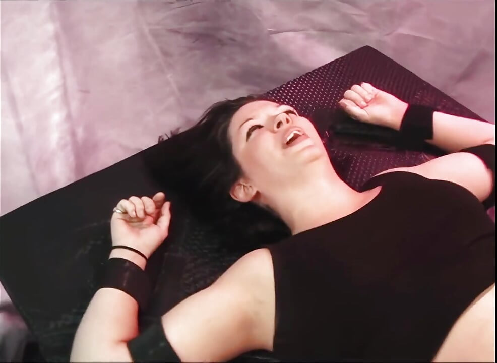 寡婦小姐喜歡討厭被撓癢癢 - 1080p - 第1部分，共2部分 - Bleufetish的長期客戶和被撓癢癢的主要粉絲