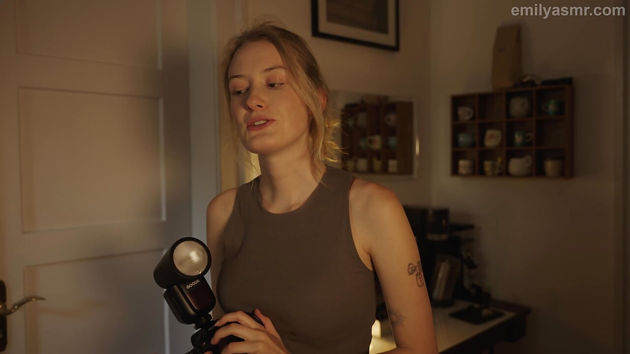 Fotograf ASMR potrzebuje męskiego modelu ... Ona cię potrzebuje!