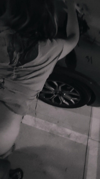 Sex Kotoro hotel garage