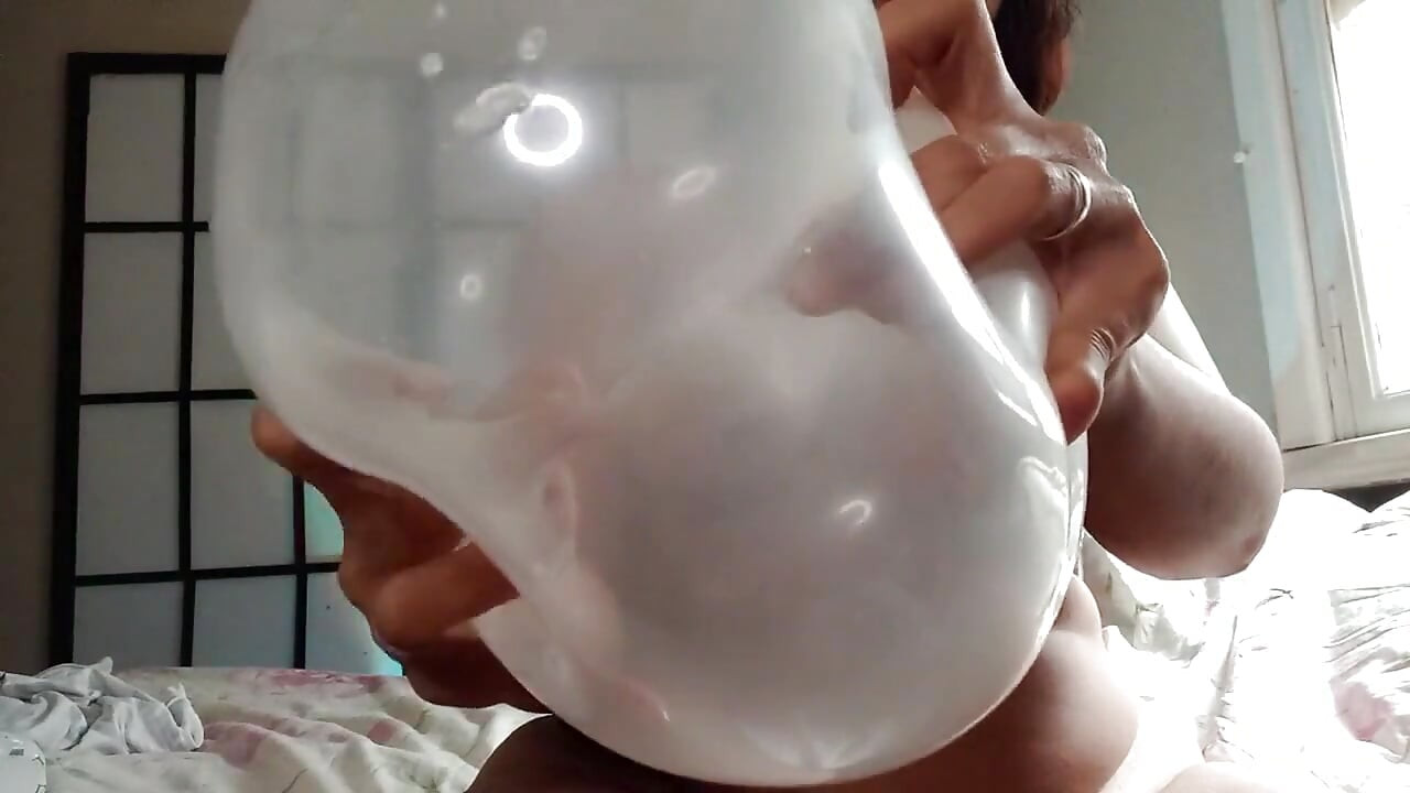 Kiss Lick Scuipat și Pop Baloane