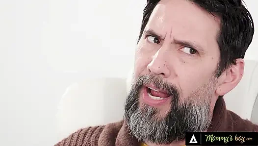 Mommy's Boy - массивные сиськи грудастой крошки вдохновляют на порно сценарий с жестким трахом сисек с камшотом