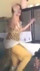 Η Nazia χορεύει στο σπίτι lahore