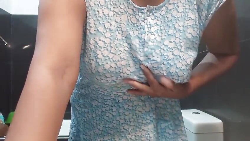 Anne White'ın banyoda orta yaşlı seksi kadından ilk seks dersi