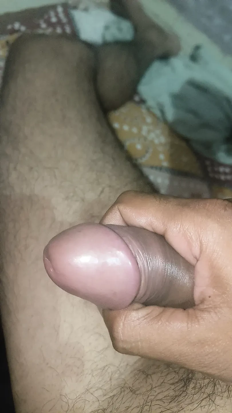 अकेला हूं घर पे बहुत ज्यादा कामुक। मुझे anal sex बहुत पसंद है।