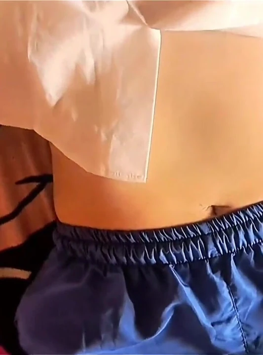 害羞的拉丁女孩被勾引并被狠操