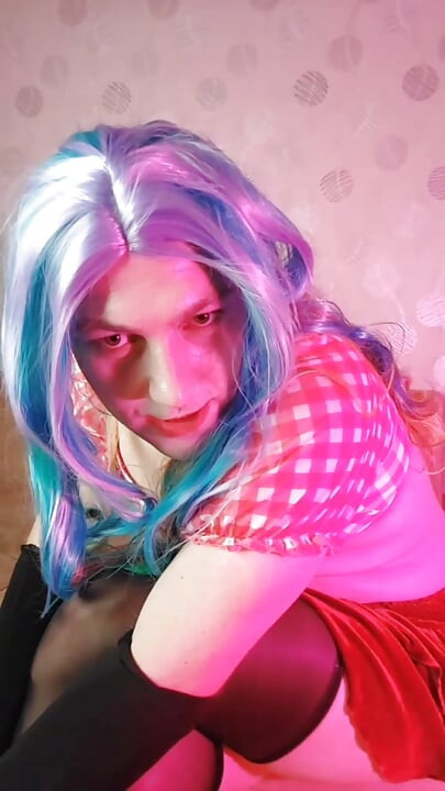 הסיסי היפהפיה פינקי עם מראה מדוזה