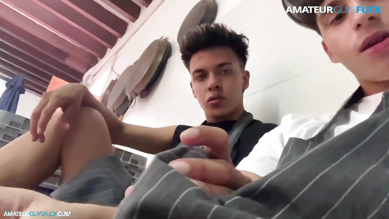 AGF:: בן זוגי ואני יודעים להפיק את המרב מההפסקות שלנו בעבודה... האם יתפסו אותנו?