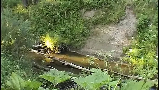 Vollbusige blonde reife muschi spielt und bohrt es mit banane