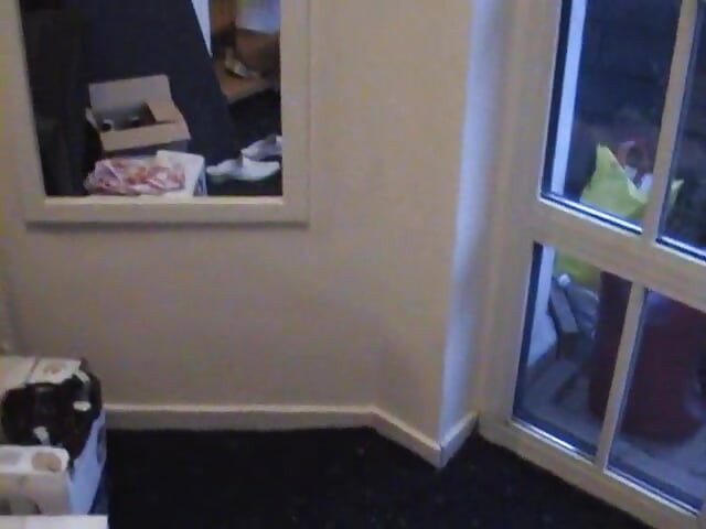 Chica rubia flaca follando en casa