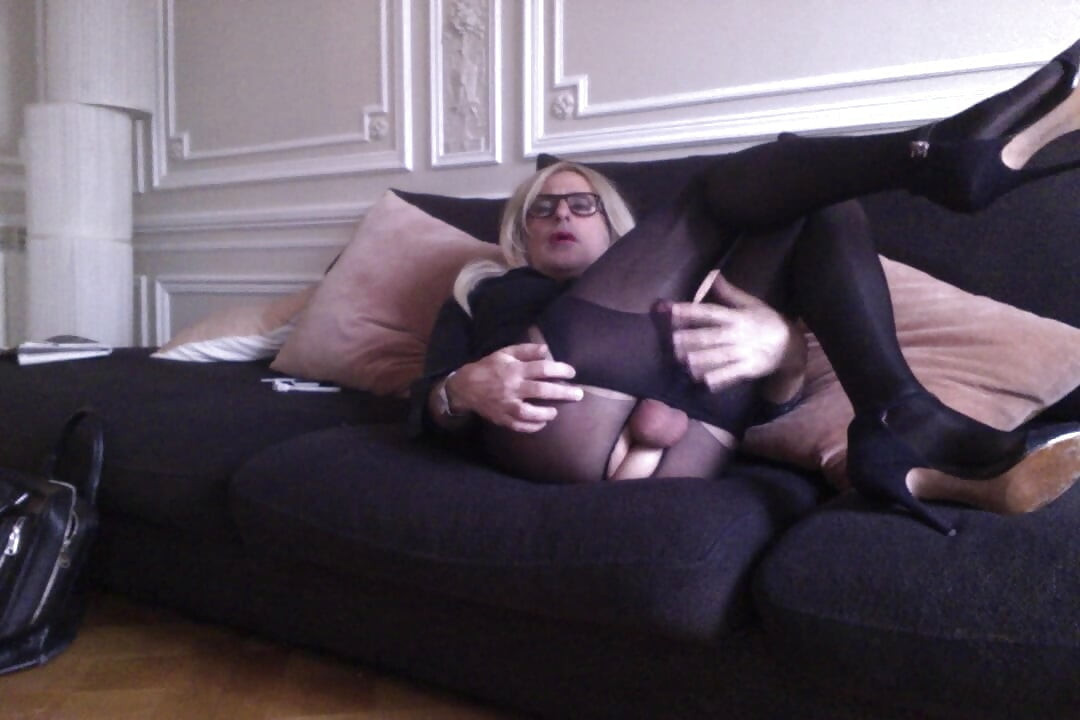 CROSSDRESSER PANTYHOSE WANK COCK