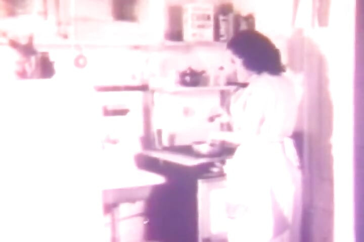 Vintage děvka jezdí na péru a je postříkaná Mrdkou