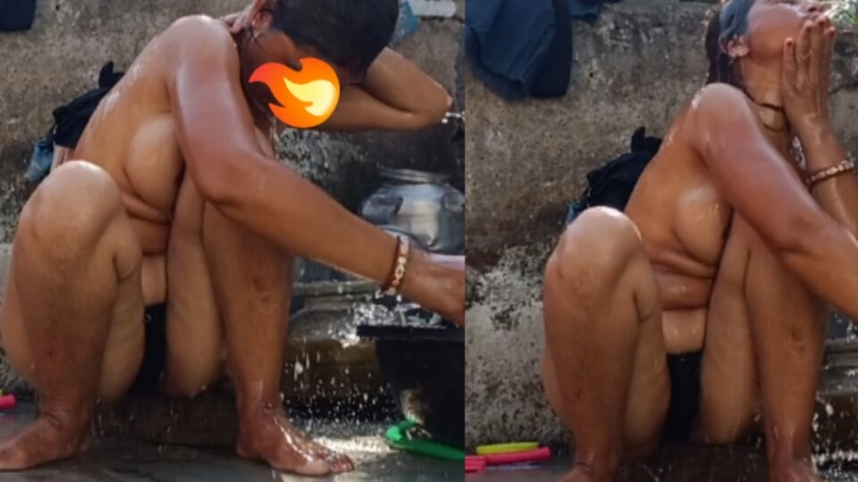 The stepsister undressed all the clothes and dressed naked in underwear, the beautiful slim waist was completely naked, big bobby big ass twitching the naked bathroom.