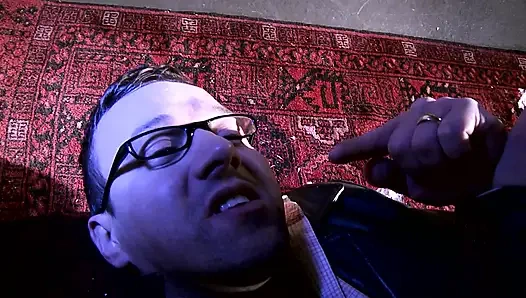 Cewek seksi rambut pirang menggoda kontol di dalam mobil mewah