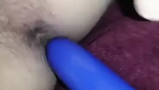Kıçımı büyük bir vibratörle sikiyorum!!!!