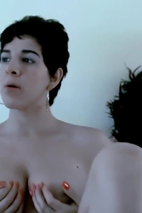 Sabrina: güzel esmer sabrina soyunuyor