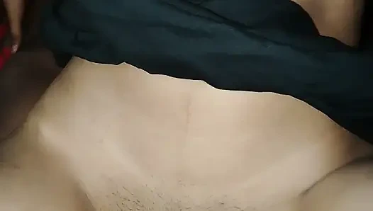 Индийская бенгальская супер возбужденная подруга дези скачет на моем хуе