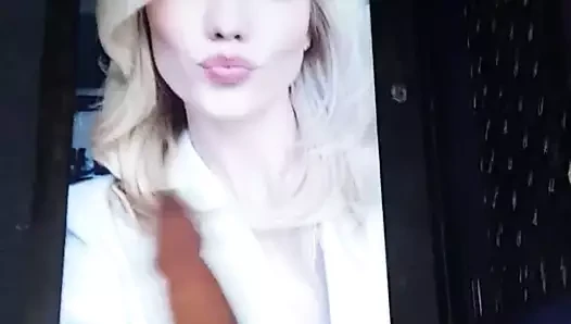 Karlie Kloss con omaggio # 1