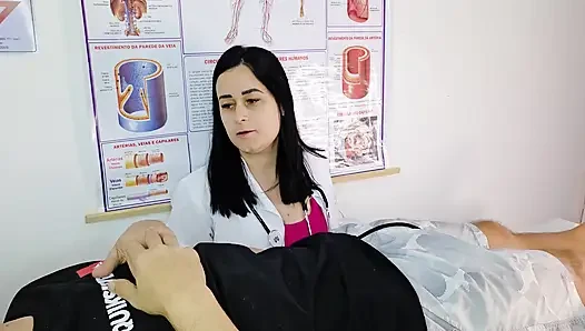 Blowjob perawat nyata, terkejut dengan ereksi pasien