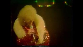 Видео с мальчиком и девичником (Великобритания, 1981), часть 1, стриптизерши тянут
