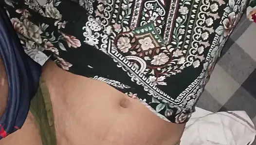 Mene meri soteli bahan ko pel diya