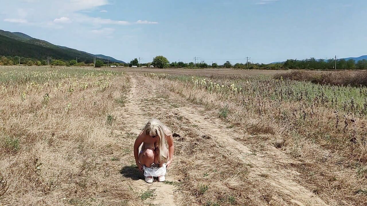 Slave tih despir-se na estrada rural