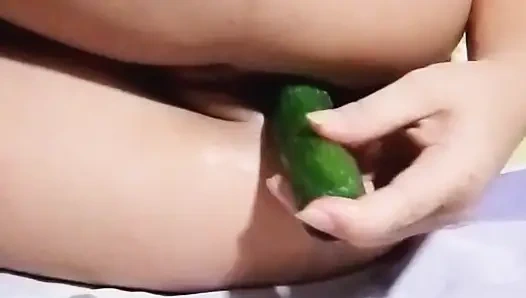 Pinay doing great job lonely she playing with cucumber all the time