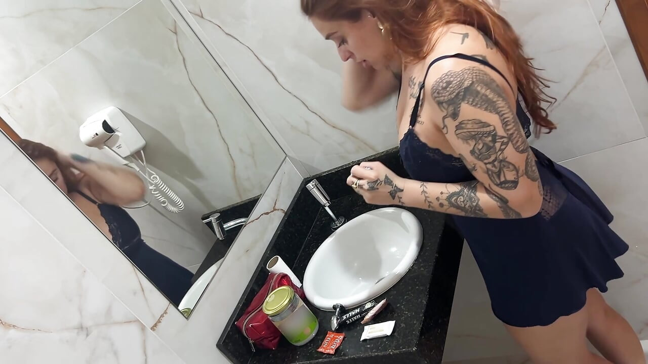 I Spied on My Boyfriend in the Bath and Came Back Masked, He Came in My Mouth Without Knowing That It Was Me Complete