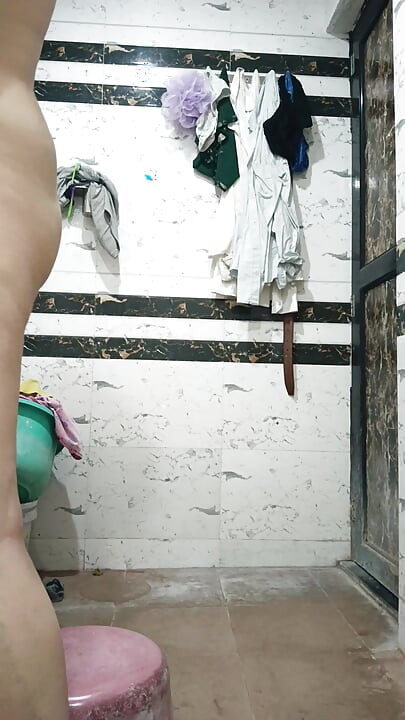 Indiancă Priya Bhabi în poziția capră