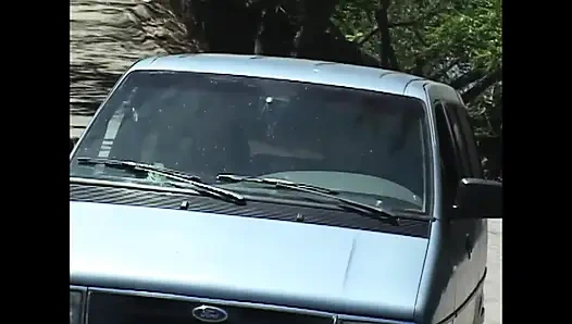 Eine blonde MILF, die Schwanz will