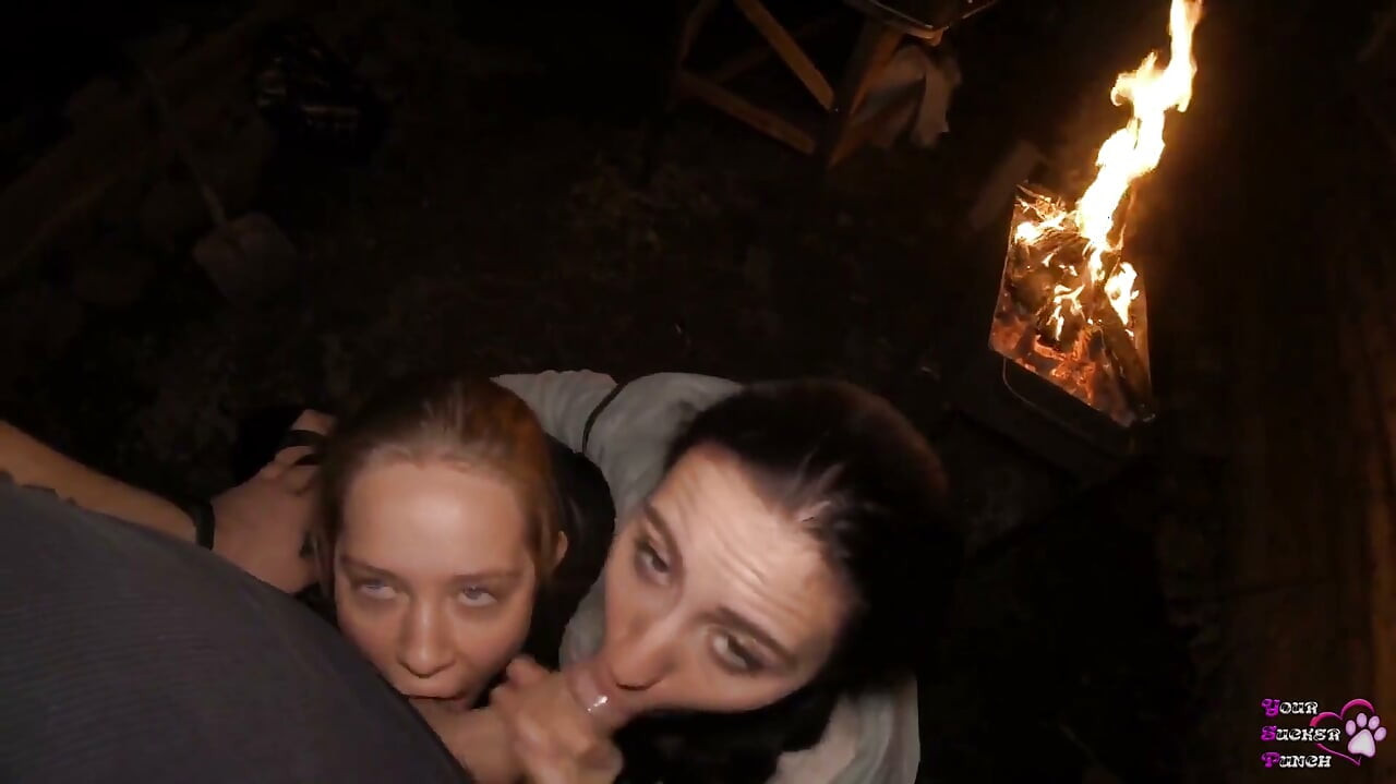 FFM Trekant Suger i Baghaven - Udendørs Dobbelt Blowjob - Oral Creampie
