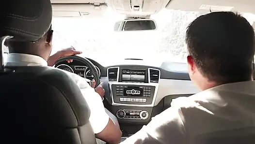 Двое мужчин сбили автостопщика