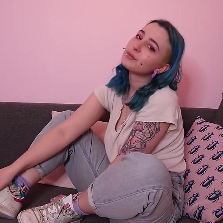 Tw foot fetiche humilhação dominação eu sei que você não é ruim em meus onlyfans amando meus pés doces ... Então aqui está