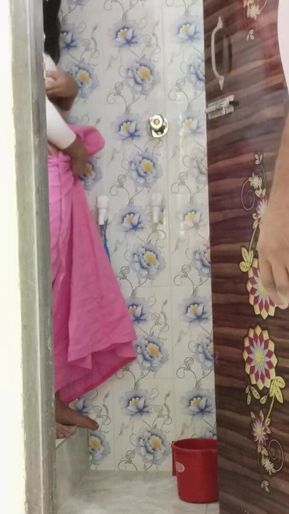 Toady I fuck my hot aunty in the bathroom bangla viral xxx video | Clip 1