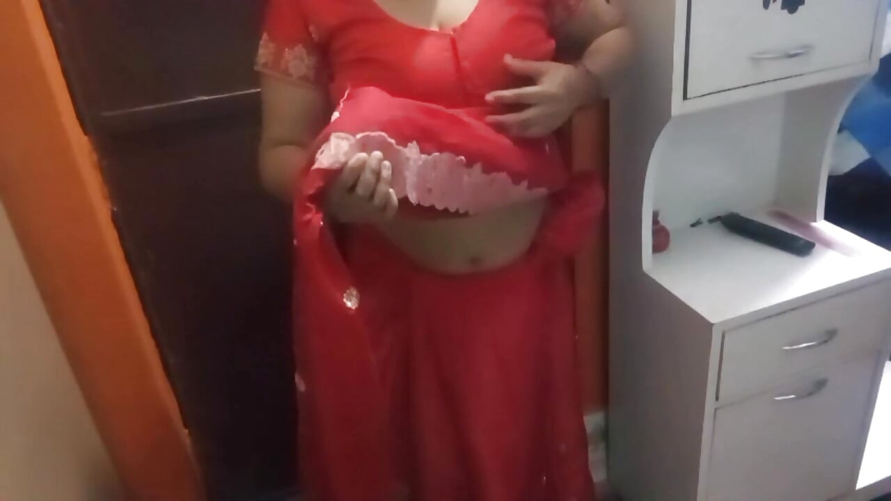 Beautiful Indian Bhabhi Having Romantic