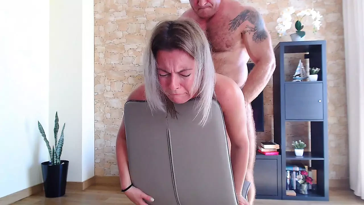 重口味肛交。从屁股到嘴巴让我从我的阴户喷出