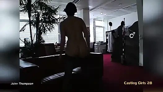 Blonde Tittenschlampe in MMF Doppelpenetration Mit Zwei Monsterschwänzen