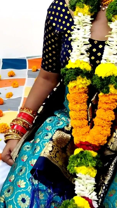 Dost ka suhagrat ke liye bed saja raha tha aur dulhan muze se chudai kara liya | Clip 1