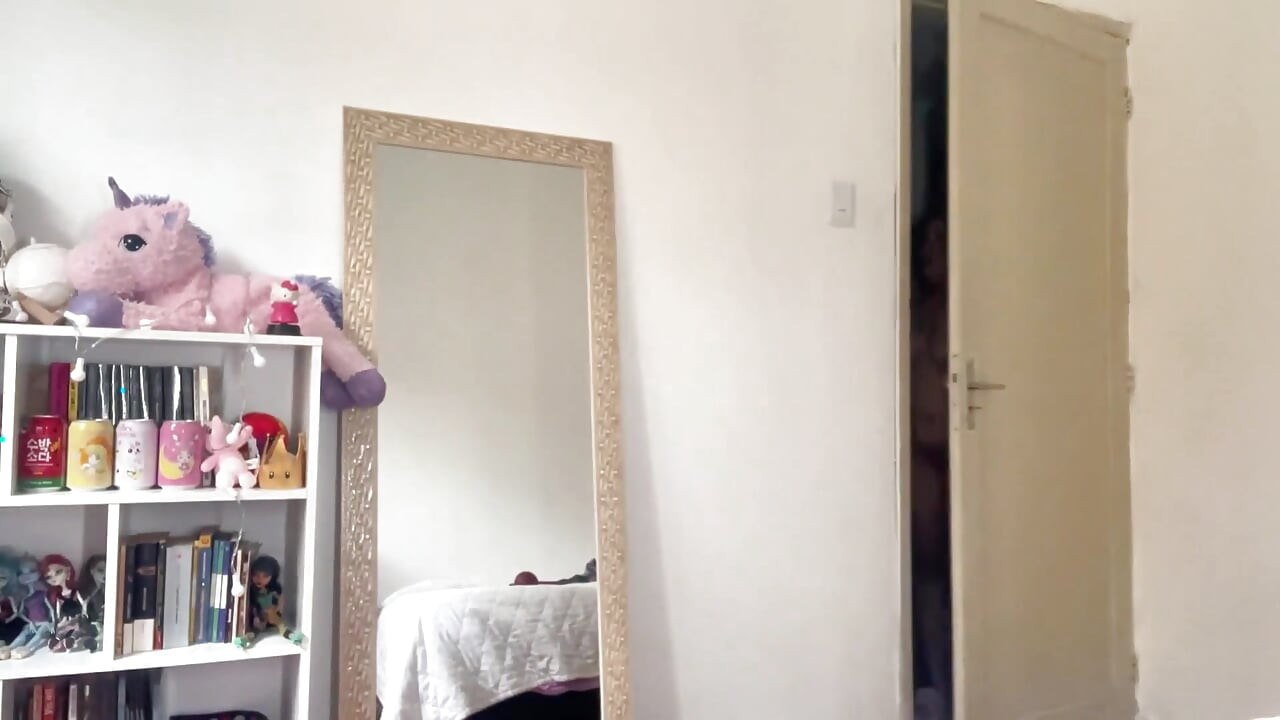 Grandota en rutina matutina, baño y yoga pedos