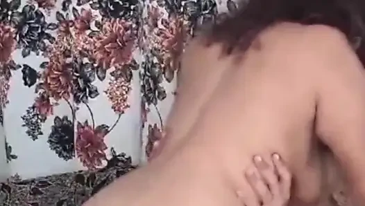 Aku nggak kuat lagi sama pantat montok ibu tiriku