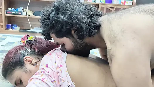 Ciuman pinggul dengan romansa panas