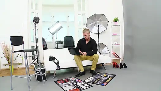 Ее трахают дилдо