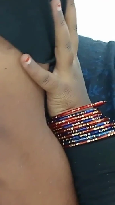 "Impresionante momento de "Esposa tamil folla con amante mientras habla por teléfono con marido"