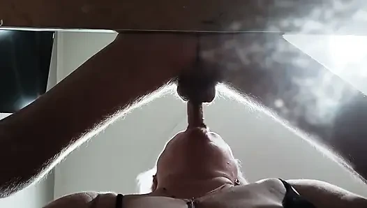Üvey annem sakso çektikten sonra ağzıma boşalıyor