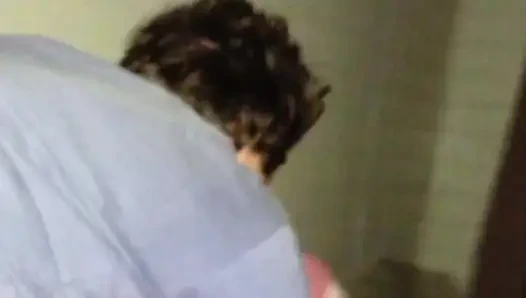 Geldim ve oturmaya devam etti