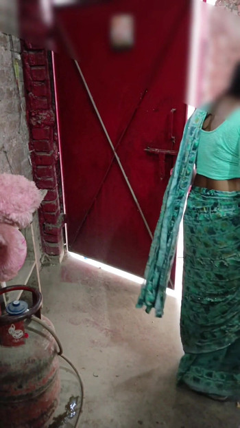 Seeing sister-in-law alone in broad daylight,Hindi Sexy Video,Indian Sexy Video,Desi Sexy Video,Sexy Video,Sex Video… | Clip 2