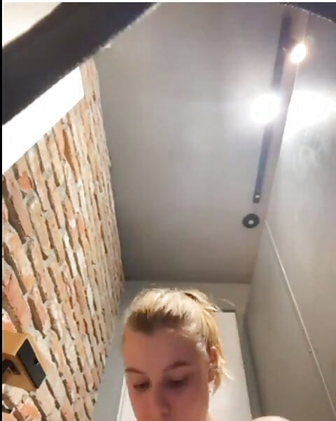 Public Masturbate Pussy While I Train My Big Ass in the Gym. Anal Fuck. Squirting